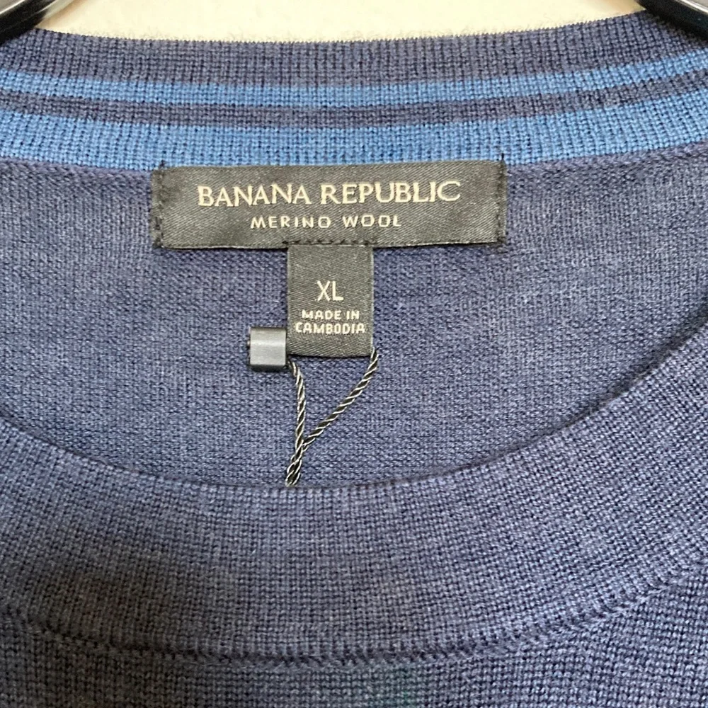 Banana Republic Merino wool Men’s lightweight Navy Blue Sweater